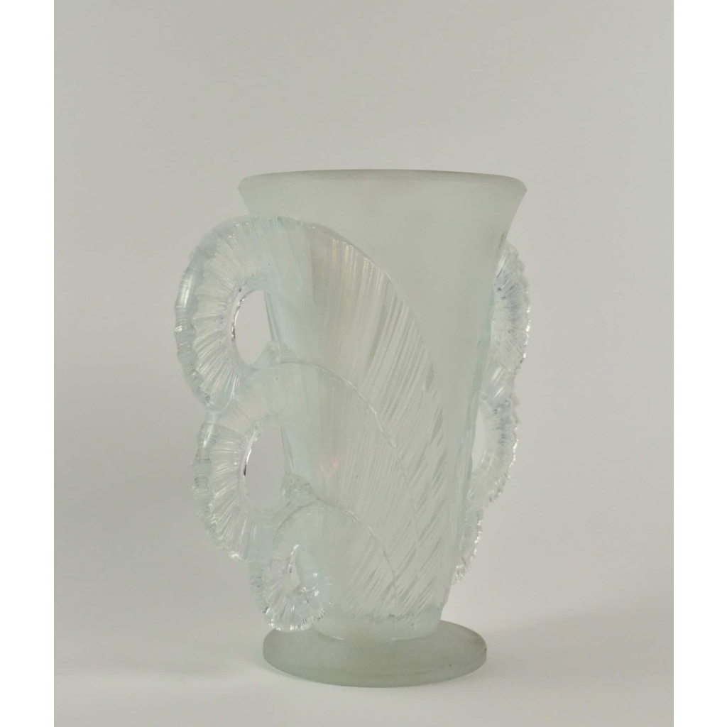Pierre D’Avesn (1901-1990) vase opalescent | Biron Pierre D'Avesn (1901-1990) vase opalescent