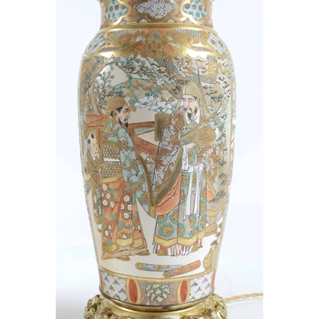 PAIRE DE GRANDES LAMPES EN PORCELAINE FINE DE SATSUMA CIRCA 1880