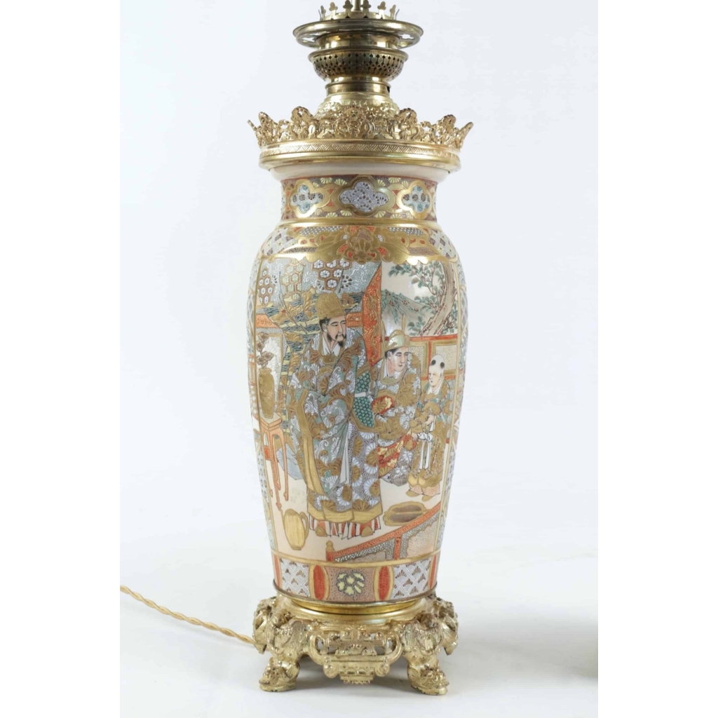 PAIRE DE GRANDES LAMPES EN PORCELAINE FINE DE SATSUMA CIRCA 1880
