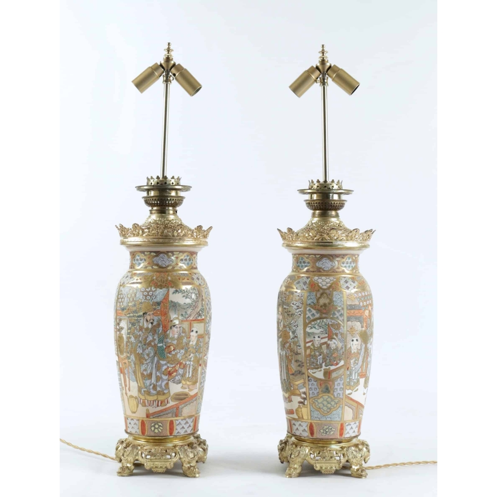 PAIRE DE GRANDES LAMPES EN PORCELAINE FINE DE SATSUMA CIRCA 1880