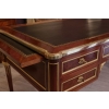 Bureau plat de style Louis XVI de la maison KRIEGER