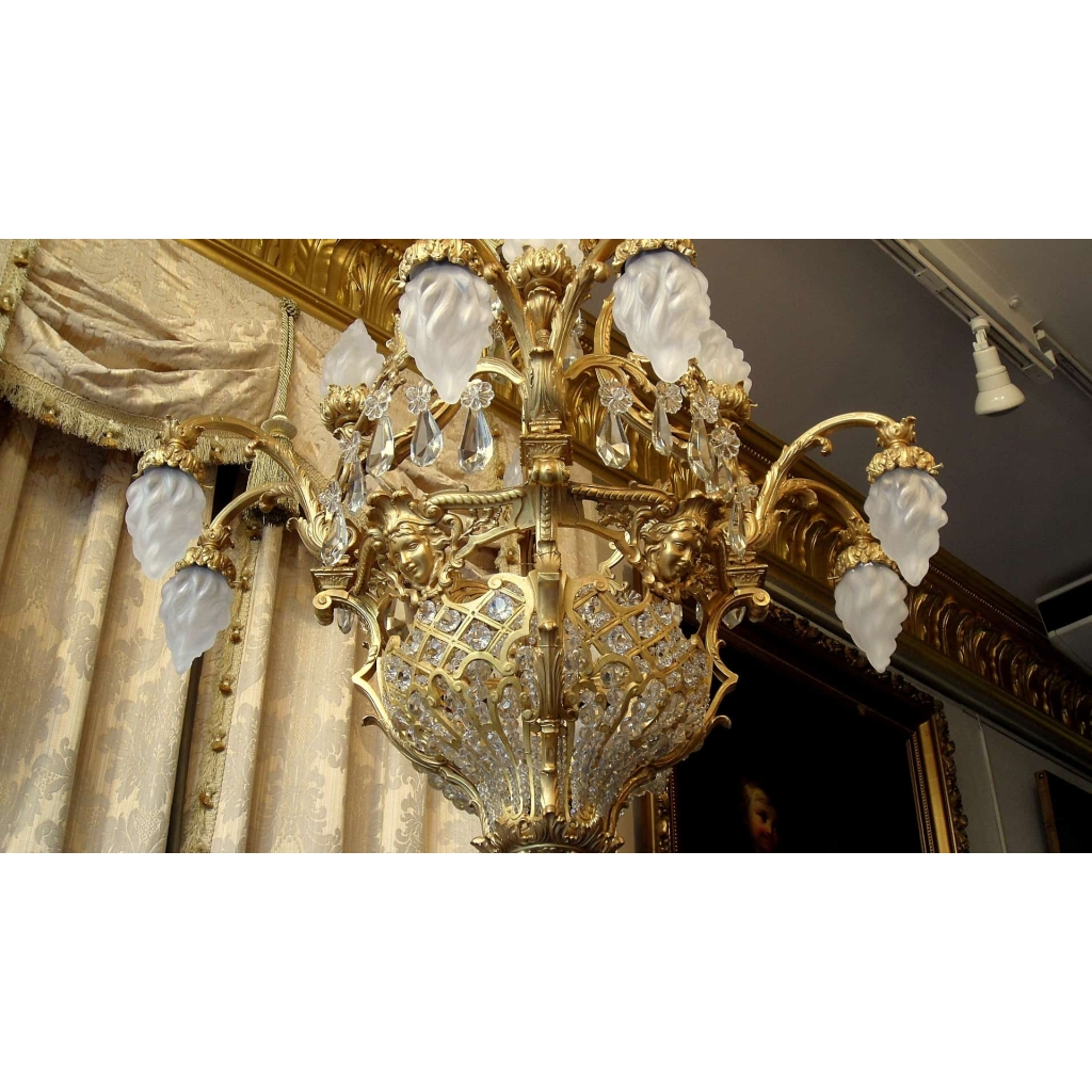 Lustre en bronze doré, cristaux surmonté de 12 flammes de verre. Réf: 328 | Biron |||||