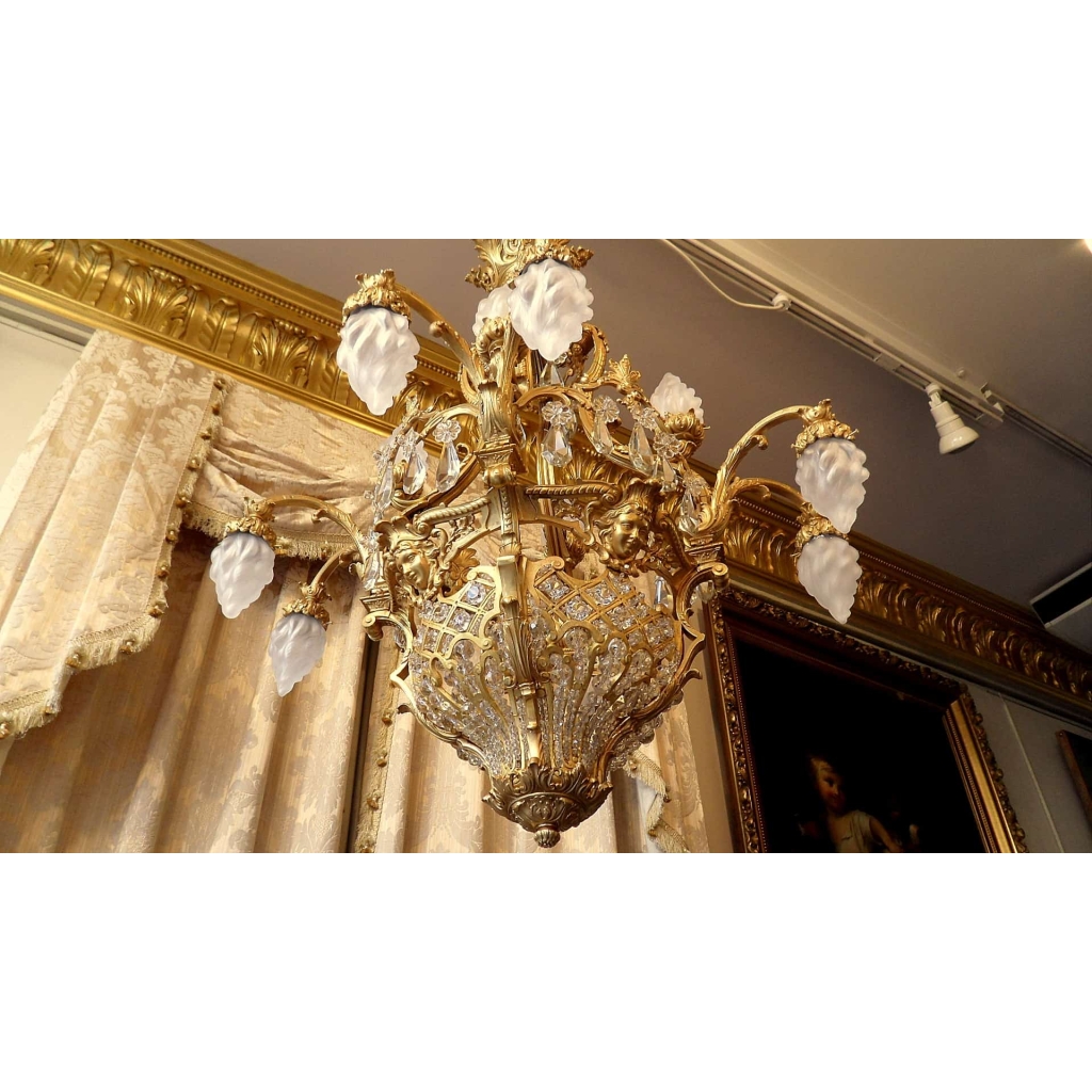 Lustre en bronze doré, cristaux surmonté de 12 flammes de verre. Réf: 328 | Biron Lustre en bronze doré, cristaux surmonté de 12 flammes de verre. Réf: 328