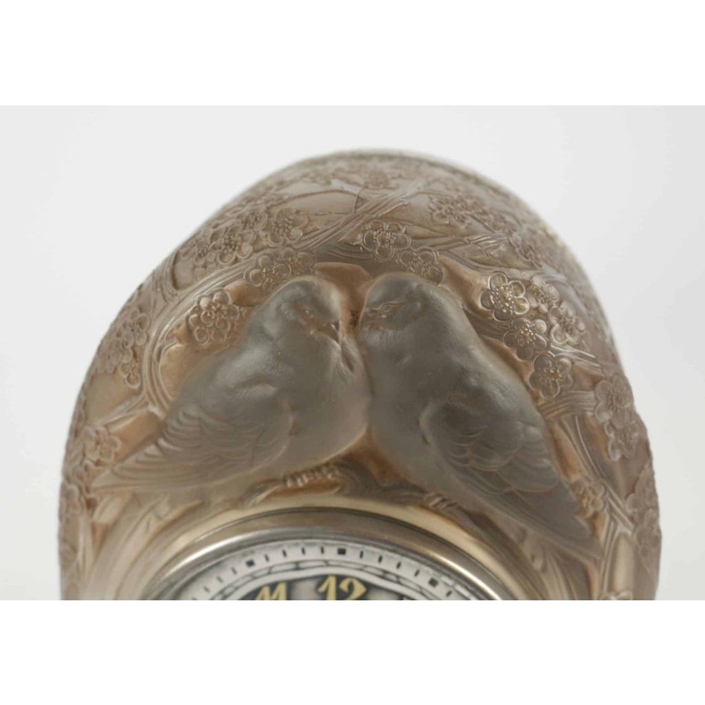 RENÉ LALIQUE (1860-1945) Pendule « Deux colombes » | Biron RENÉ LALIQUE (1860-1945) Pendule « Deux colombes »