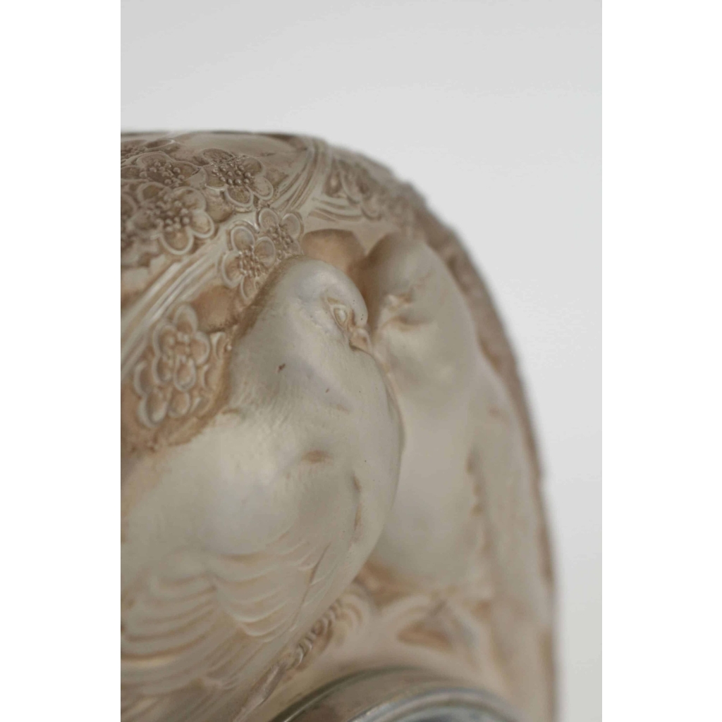 RENÉ LALIQUE (1860-1945) Pendule « Deux colombes » | Biron RENÉ LALIQUE (1860-1945) Pendule « Deux colombes »