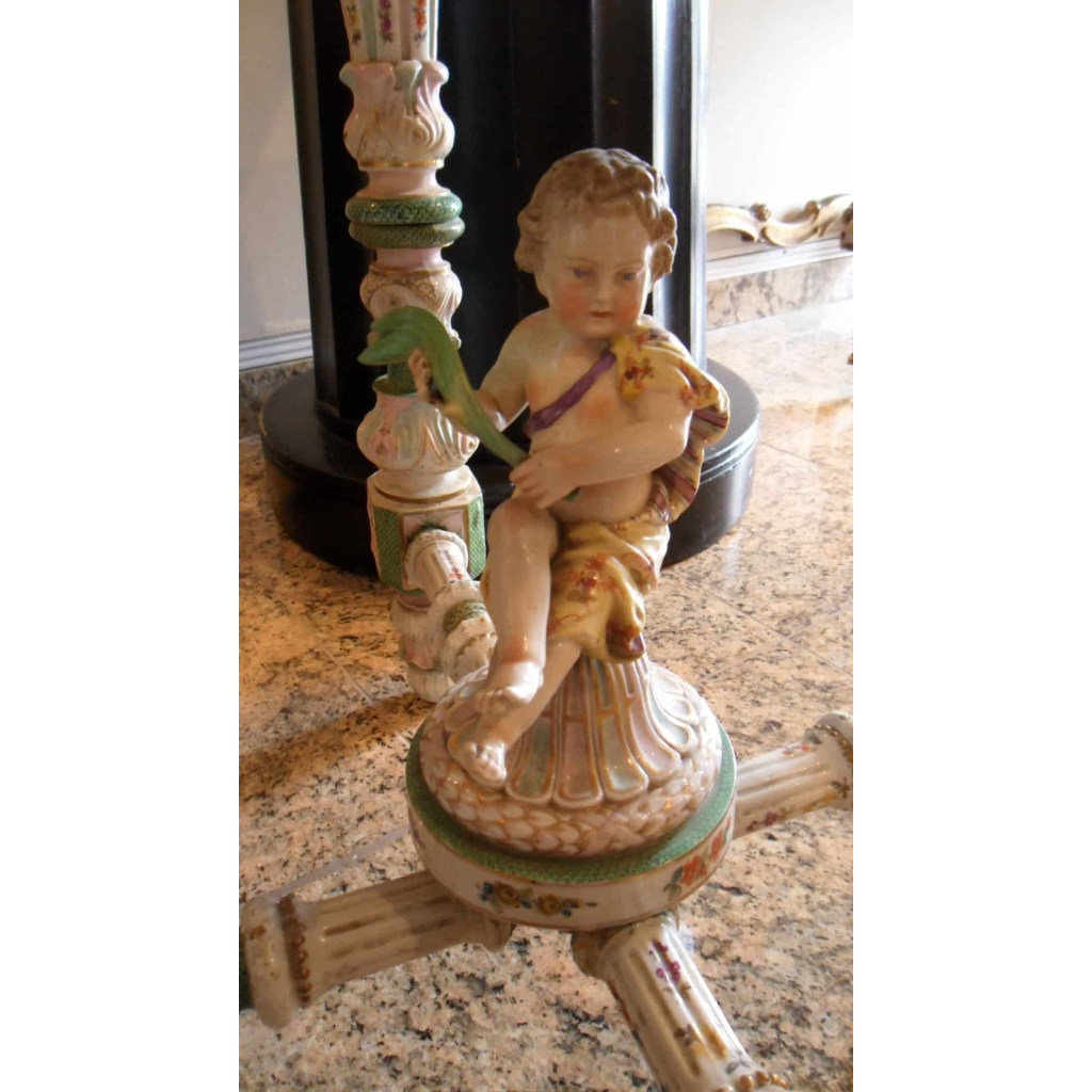Guéridon en porcelaine, MEISSEN & KPM. Réf: 243 | Biron Guéridon en porcelaine, MEISSEN & KPM. Réf: 243