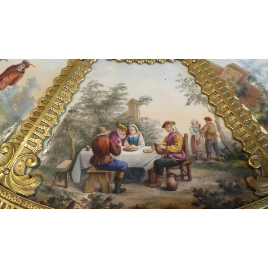 Guéridon en porcelaine, MEISSEN & KPM. Réf: 243 | Biron Guéridon en porcelaine, MEISSEN & KPM. Réf: 243