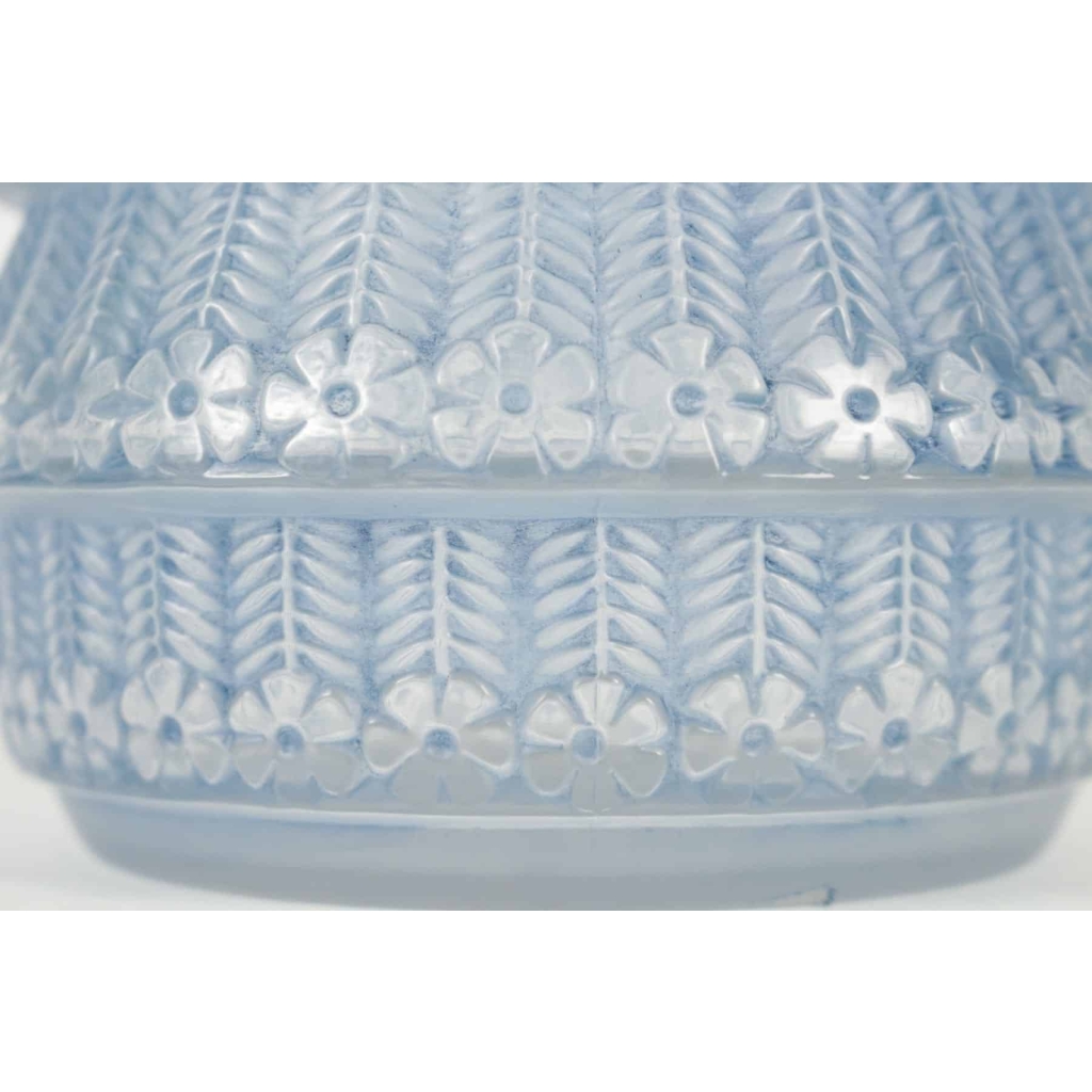 René LALIQUE (1860-1945) Vase « Ferrières » | Biron René LALIQUE (1860-1945) Vase "Ferrières"