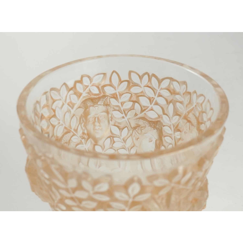RENE LALIQUE (1860-1945) Vase ‘SILENES’ | Biron RENE LALIQUE (1860-1945) Vase 'SILENES'