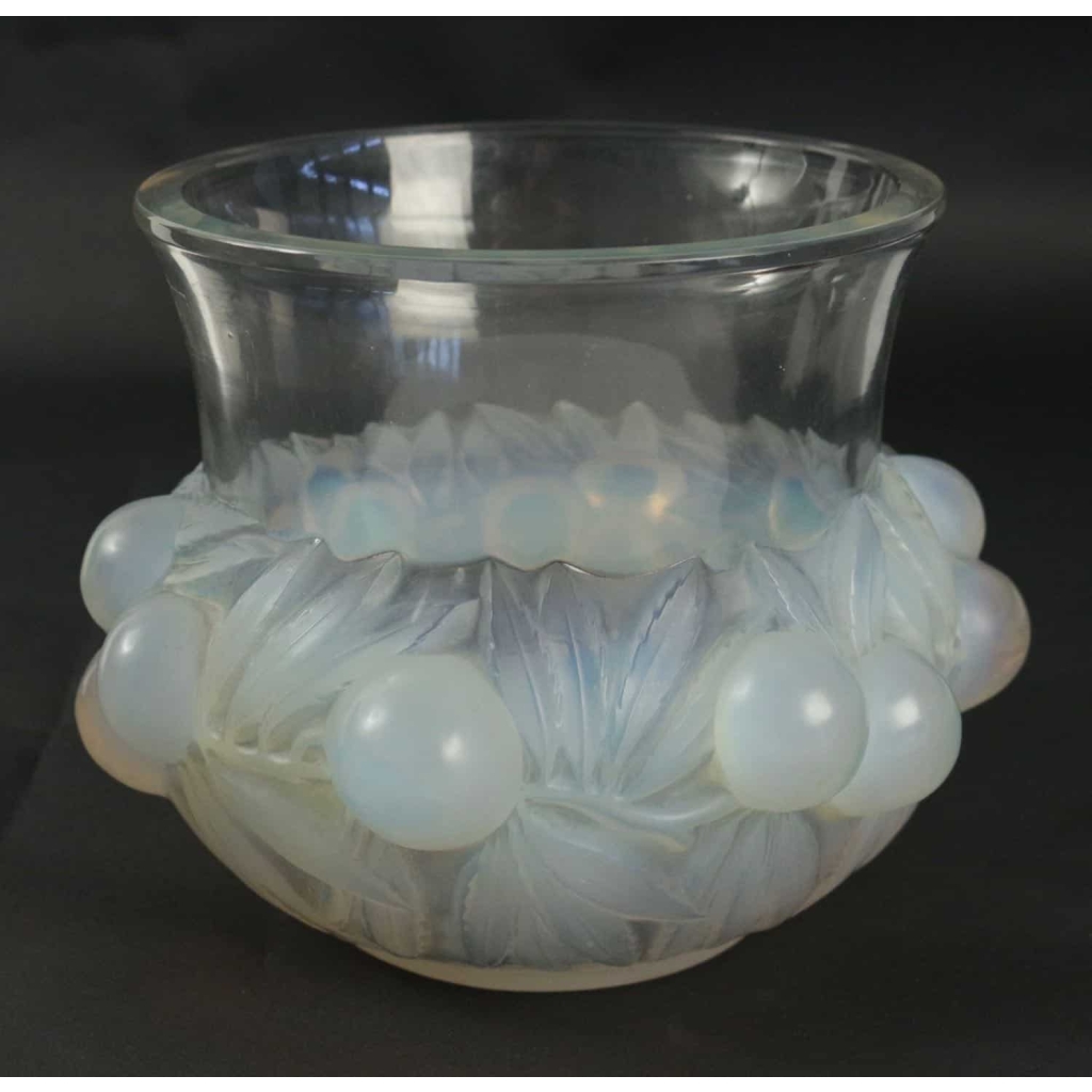 René Lalique Paire de Vases « Prunes » Opalescent | Biron |||||