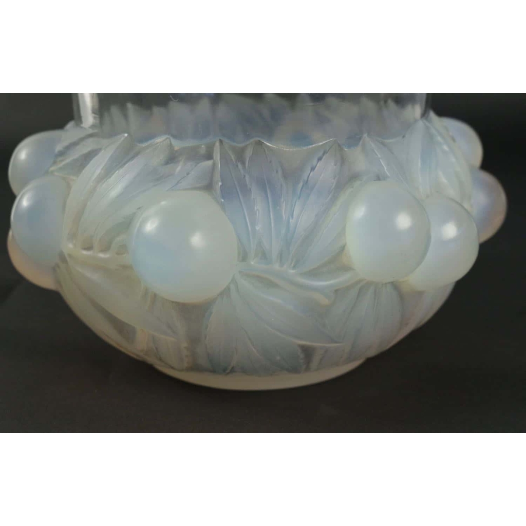 René Lalique Paire de Vases « Prunes » Opalescent | Biron René Lalique Paire de Vases "Prunes " Opalescent