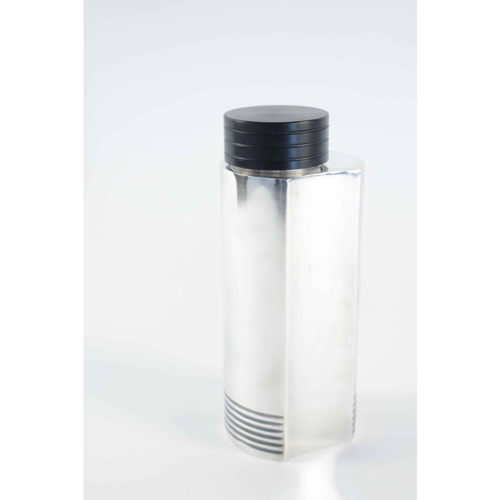 Art Deco cocktail shaker by Folke Arström(1907-1997) | Biron Art Deco cocktail shaker by Folke Arström(1907-1997)
