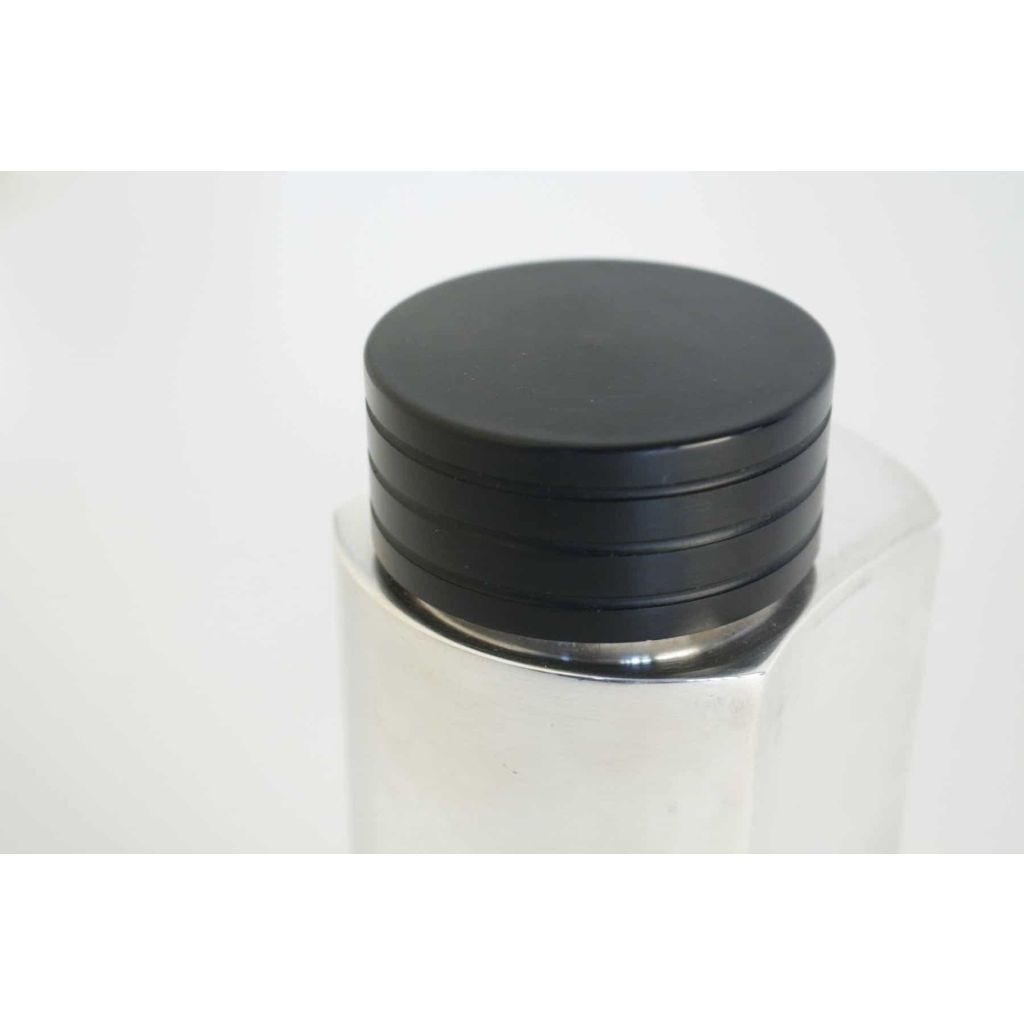 Art Deco cocktail shaker by Folke Arström(1907-1997) | Biron Art Deco cocktail shaker by Folke Arström(1907-1997)