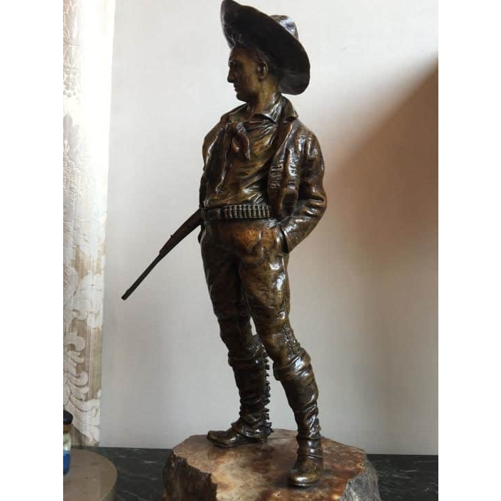 Bronze signé CARL KAUBA, cowboy sur son socle de marbre. Réf: 54 | Biron Bronze signé CARL KAUBA, cowboy sur son socle de marbre. Réf: 54