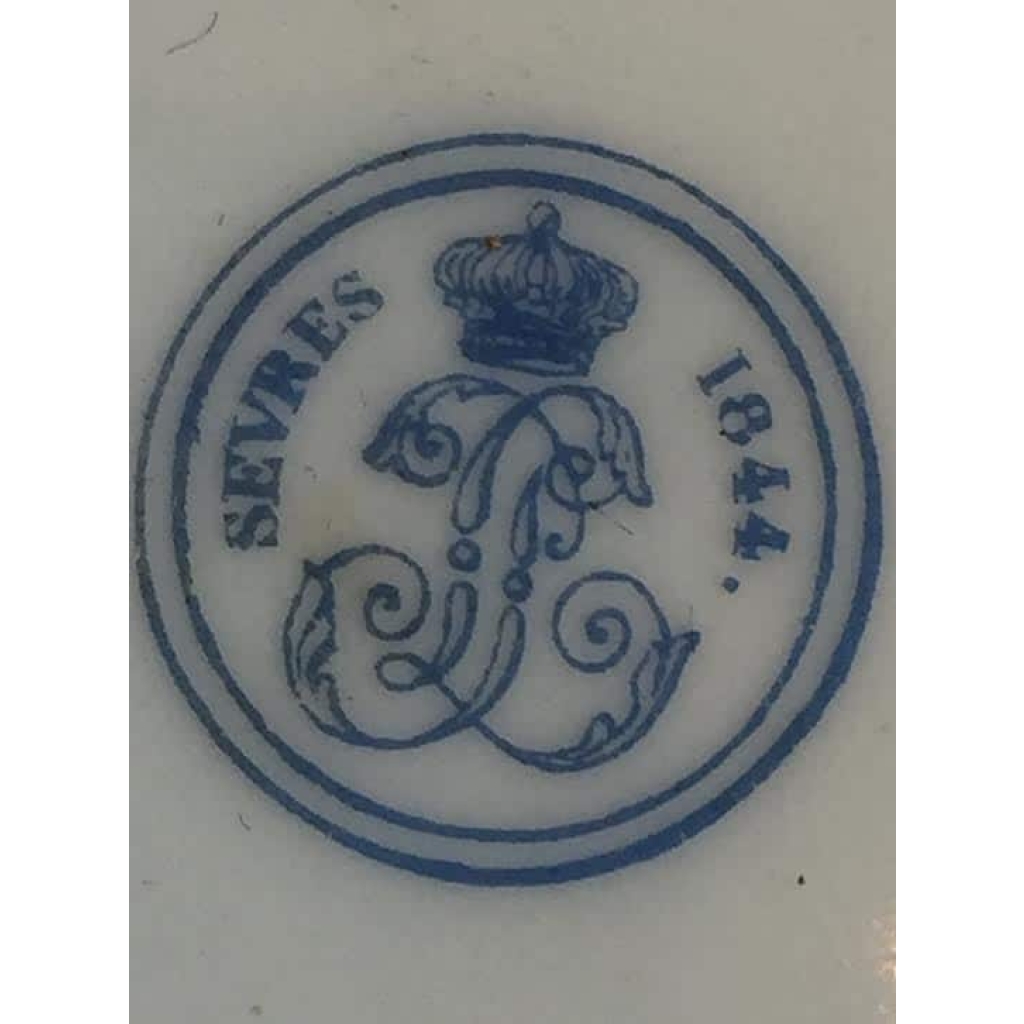 Plat en porcelaine de Sèvres, service du château des Tuileries. Réf: 281 | Biron Plat en porcelaine de Sèvres, service du château des Tuileries. Réf: 281
