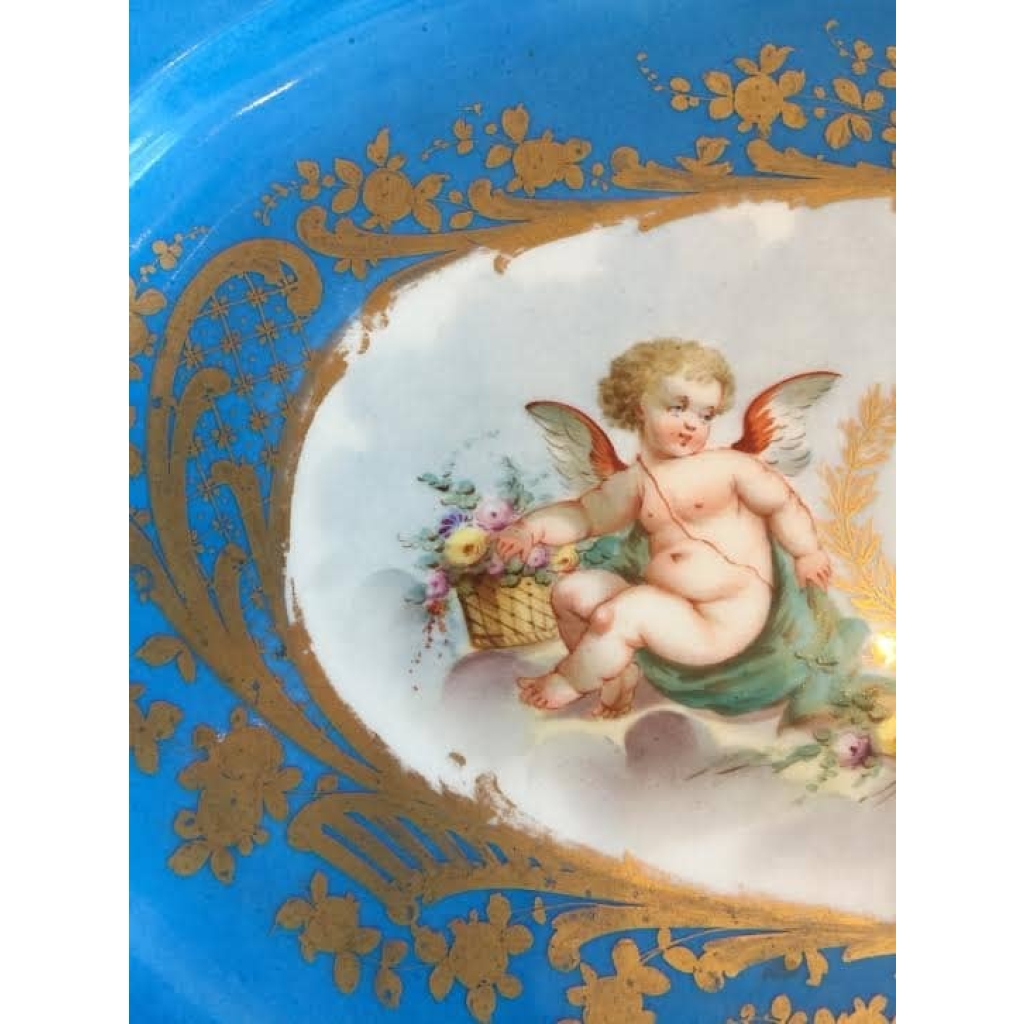 Plat en porcelaine de Sèvres, service du château des Tuileries. Réf: 281 | Biron Plat en porcelaine de Sèvres, service du château des Tuileries. Réf: 281