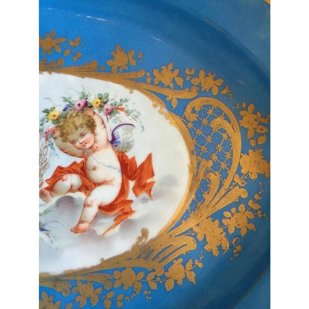 Plat en porcelaine de Sèvres, service du château des Tuileries. Réf: 281 | Biron Plat en porcelaine de Sèvres, service du château des Tuileries. Réf: 281