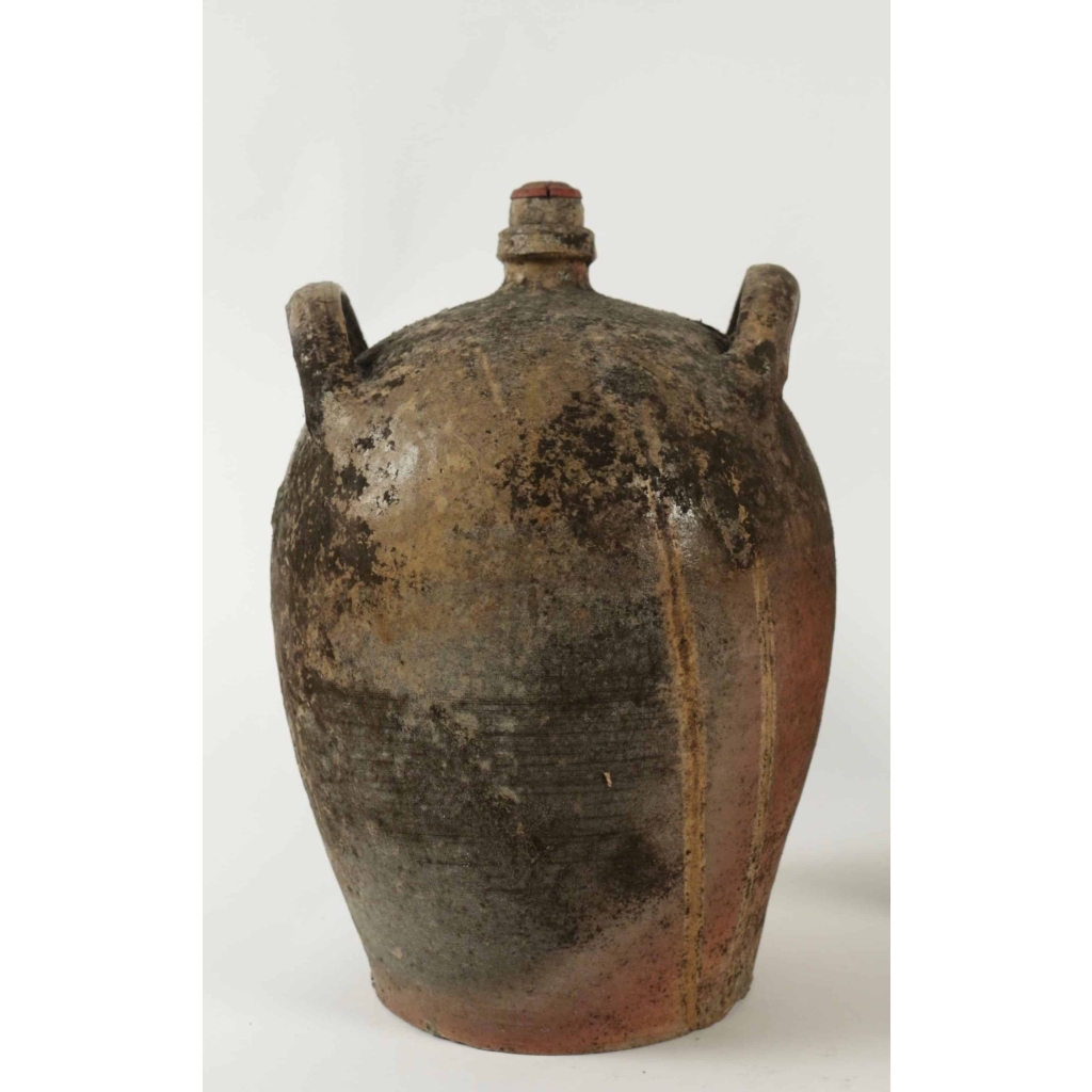 Ensemble de 4 bouteilles en terre cuite anciennes, sans contenu. | Biron Ensemble de 4 bouteilles en terre cuite anciennes, sans contenu.