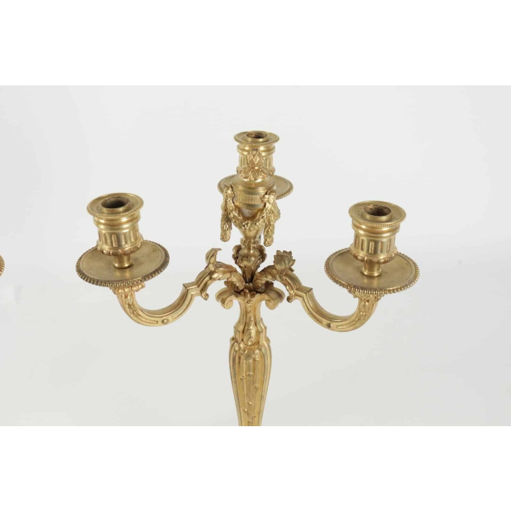 Paire de Candélabre de style Louis XV en bronze doré, 19ème siècle, dorure d’origine. | Biron Paire de Candélabre de style Louis XV en bronze doré, 19ème siècle, dorure d'origine.