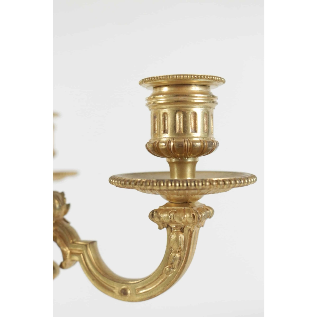 Paire de Candélabre de style Louis XV en bronze doré, 19ème siècle, dorure d’origine. | Biron Paire de Candélabre de style Louis XV en bronze doré, 19ème siècle, dorure d'origine.