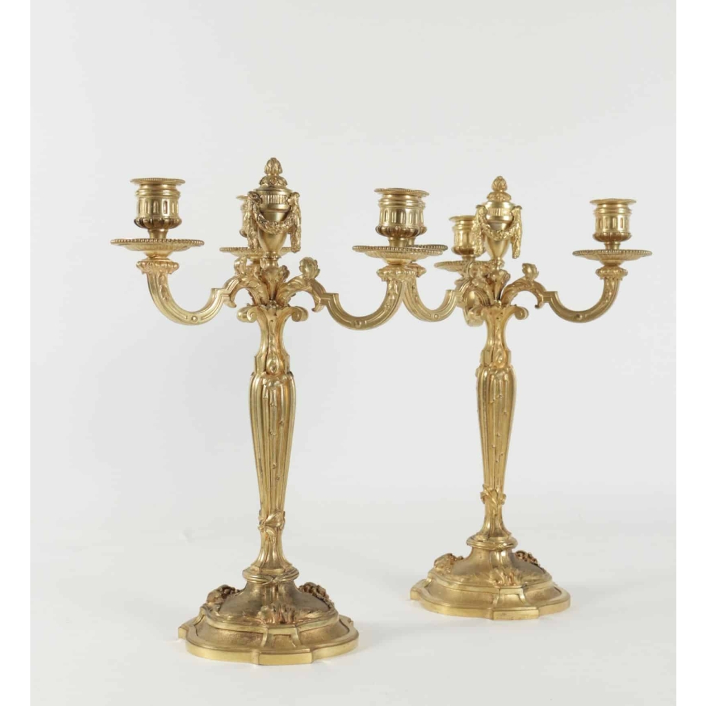 Paire de Candélabre de style Louis XV en bronze doré, 19ème siècle, dorure d’origine. | Biron Paire de Candélabre de style Louis XV en bronze doré, 19ème siècle, dorure d'origine.