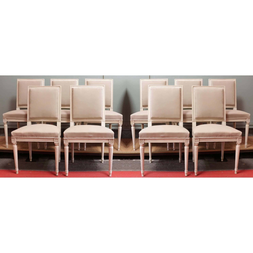 Série de 10 chaises de style Louis XVI en hêtre patiné | Biron |||||||