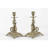 Paire de bougeoirs à main du 19ème siècle en bronze au motif de chimère.