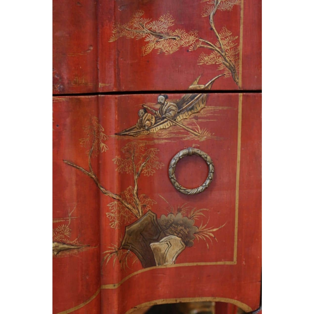 Commode en laque rouge de style transition