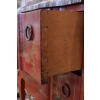 Commode en laque rouge de style transition