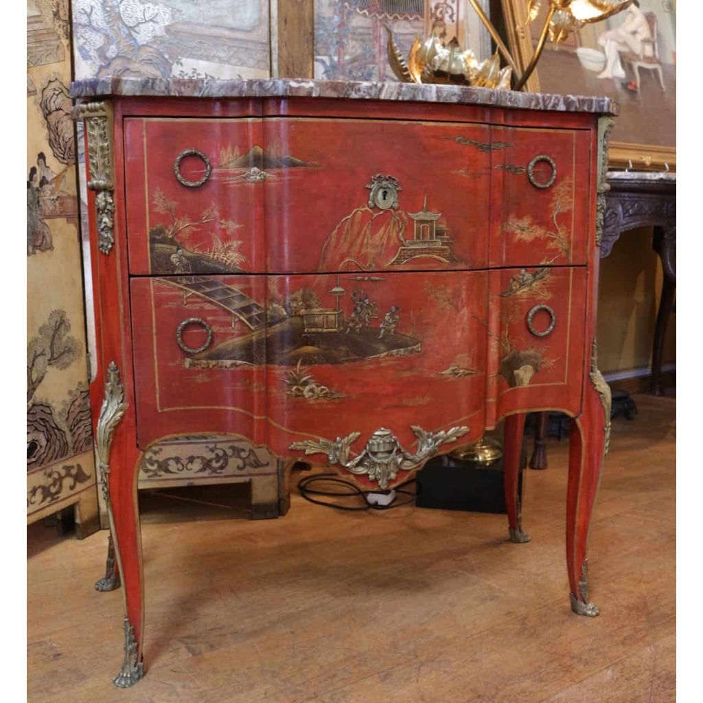 Commode en laque rouge de style transition