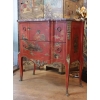 Commode en laque rouge de style transition