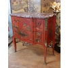 Commode en laque rouge de style transition