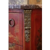 Commode en laque rouge de style transition