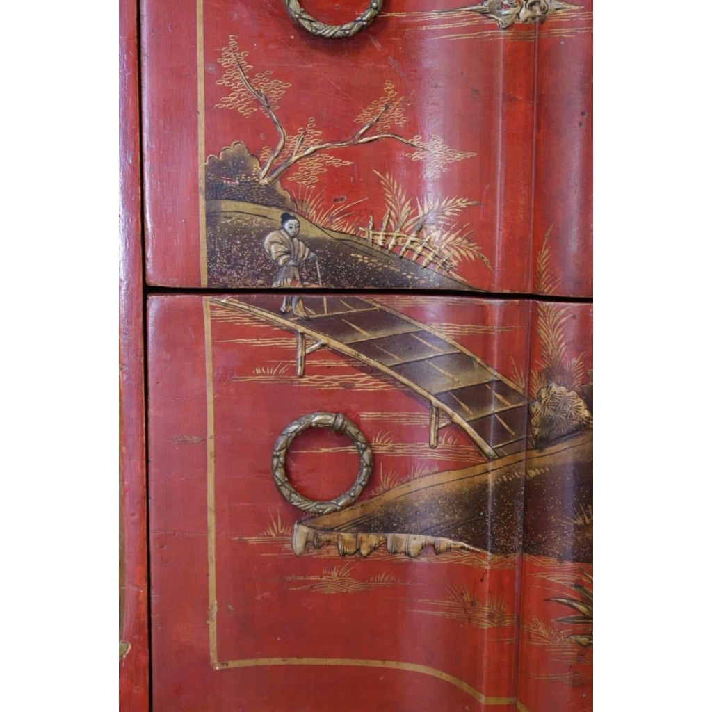 Commode en laque rouge de style transition