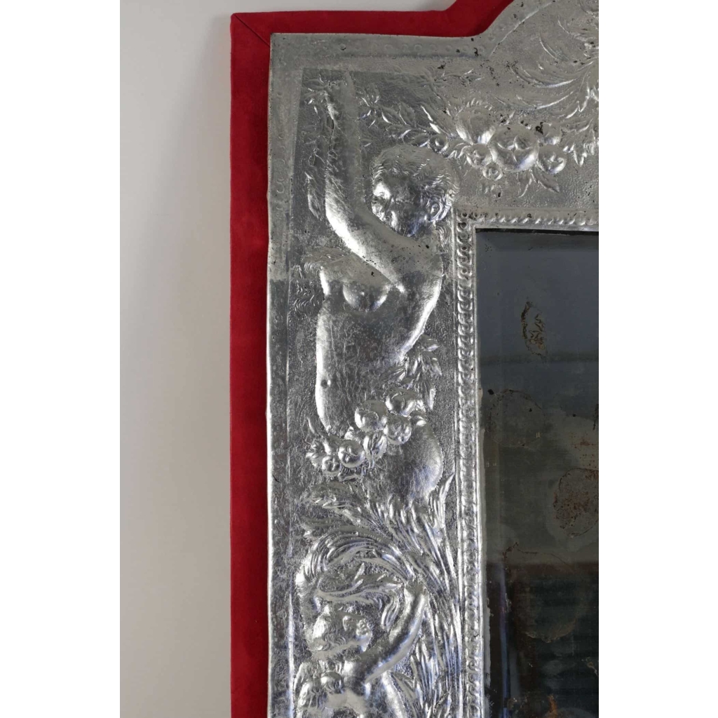 Miroir, XIXème siècle, en métal argenté à la feuille d’argent, époque Napoléon III | Biron Miroir, XIXème siècle, en métal argenté à la feuille d'argent, époque Napoléon III