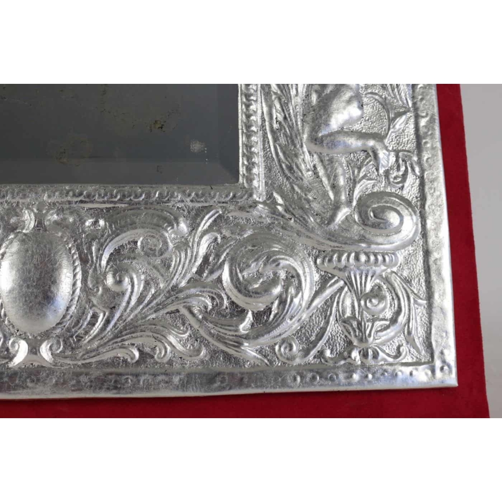 Miroir, XIXème siècle, en métal argenté à la feuille d’argent, époque Napoléon III | Biron Miroir, XIXème siècle, en métal argenté à la feuille d'argent, époque Napoléon III