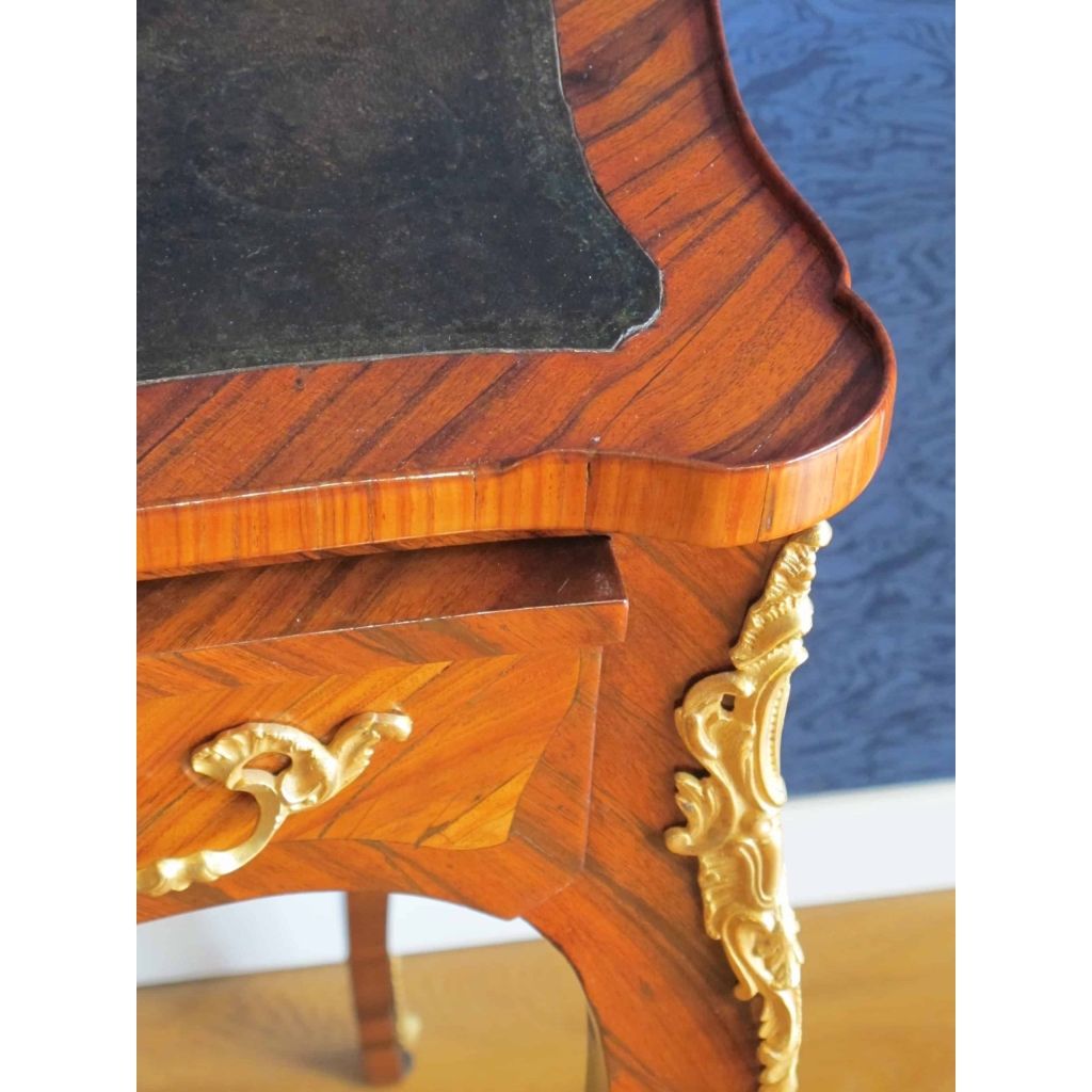 Bureau d'époque Napoléon III (1848 - 1870) de style Louis XV.
