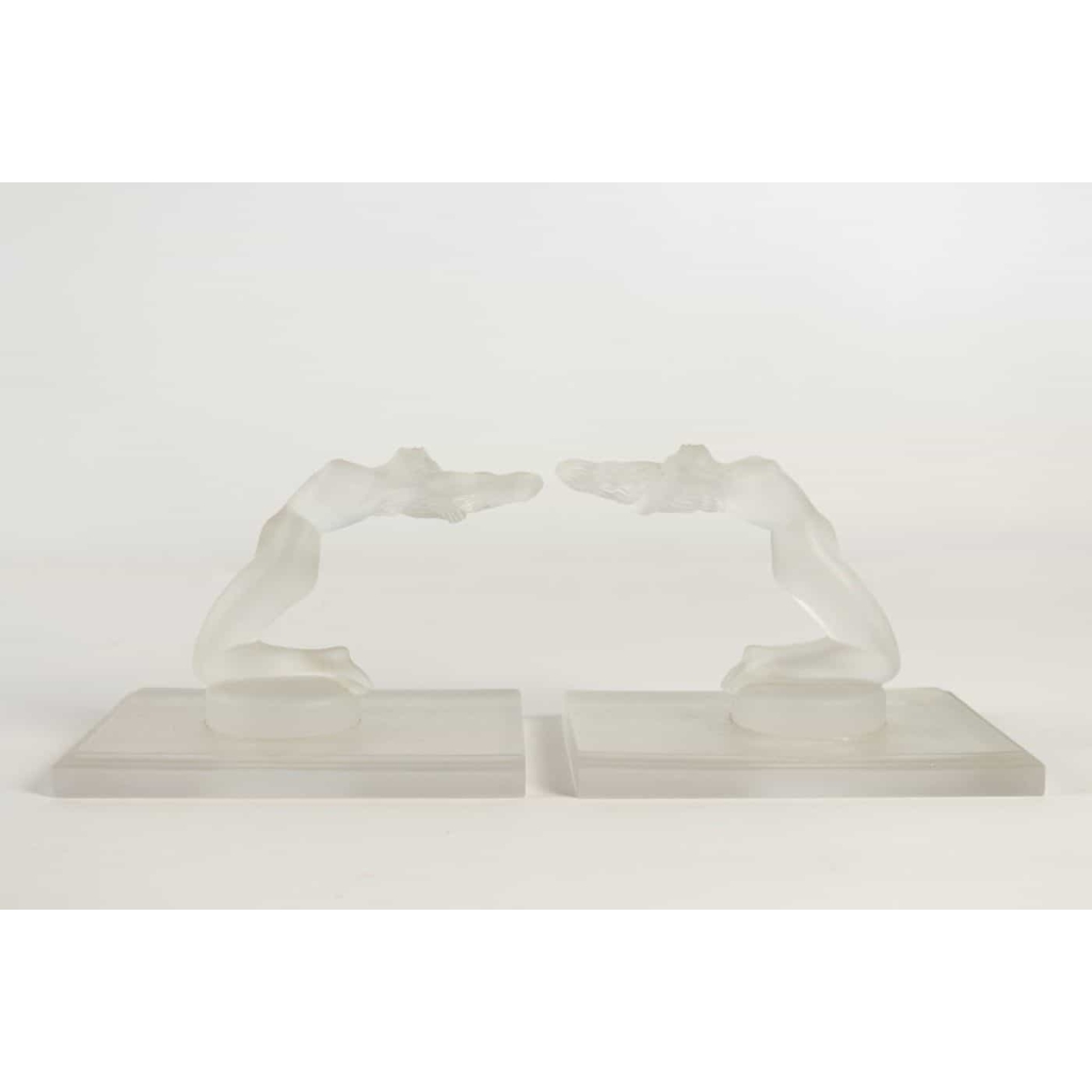 René Lalique Paire de Serres Livres « Chrisis » | Biron René Lalique Paire de Serres Livres "Chrisis"