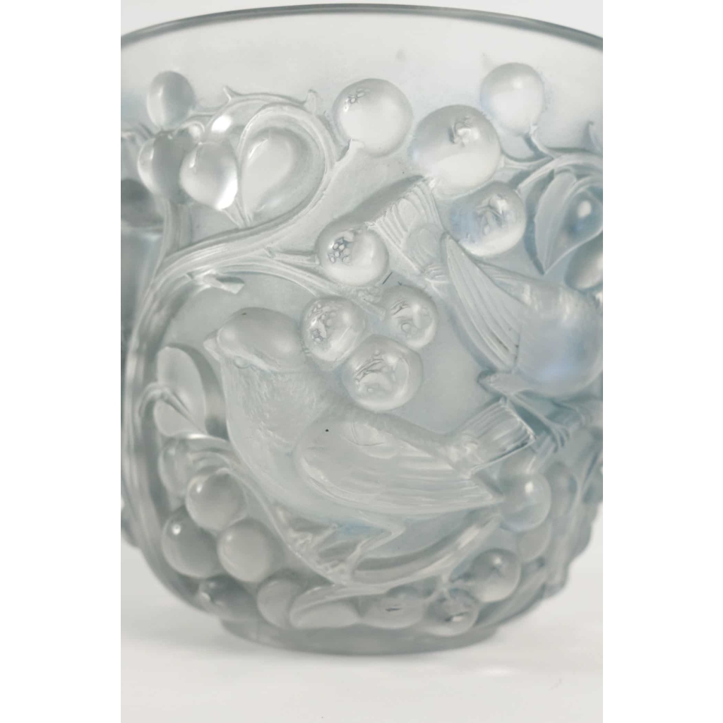 René Lalique Vase « Avallon » patiné Bleu | Biron René Lalique Vase "Avallon" patiné Bleu