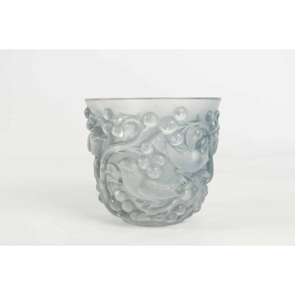 René Lalique Vase « Avallon » patiné Bleu | Biron René Lalique Vase "Avallon" patiné Bleu