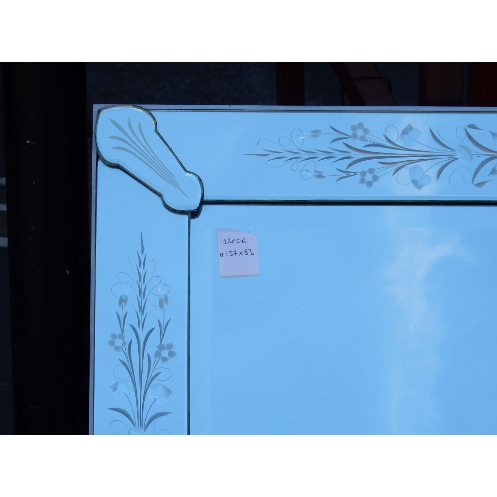 1950/70′ Miroir rectangle Venise avec cabochons en flèches 83 x 137 cm | Biron 1950/70' Miroir rectangle Venise avec cabochons en flèches 83 x 137 cm