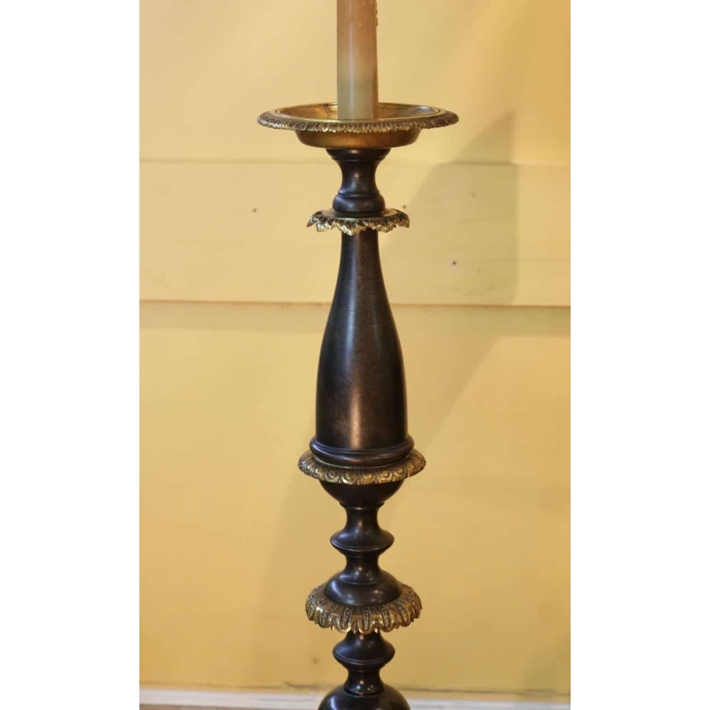 Grande paire de chandeliers en bronze de style Régence du XIX ème siècle | Biron Grande paire de chandeliers en bronze de style Régence du XIX ème siècle