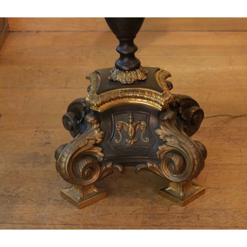 Grande paire de chandeliers en bronze de style Régence du XIX ème siècle | Biron Grande paire de chandeliers en bronze de style Régence du XIX ème siècle