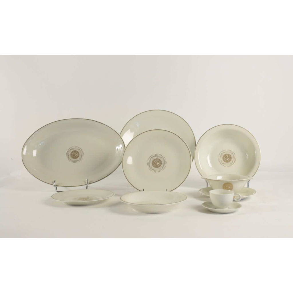 Jean LUCE (1895-1964) Partie de service de table en porcelaine blanche | Biron Jean LUCE (1895-1964) Partie de service de table en porcelaine blanche