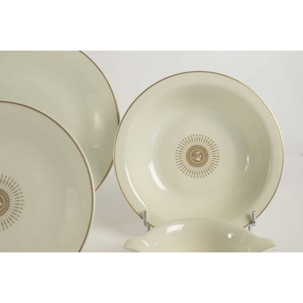 Jean LUCE (1895-1964) Partie de service de table en porcelaine blanche | Biron Jean LUCE (1895-1964) Partie de service de table en porcelaine blanche