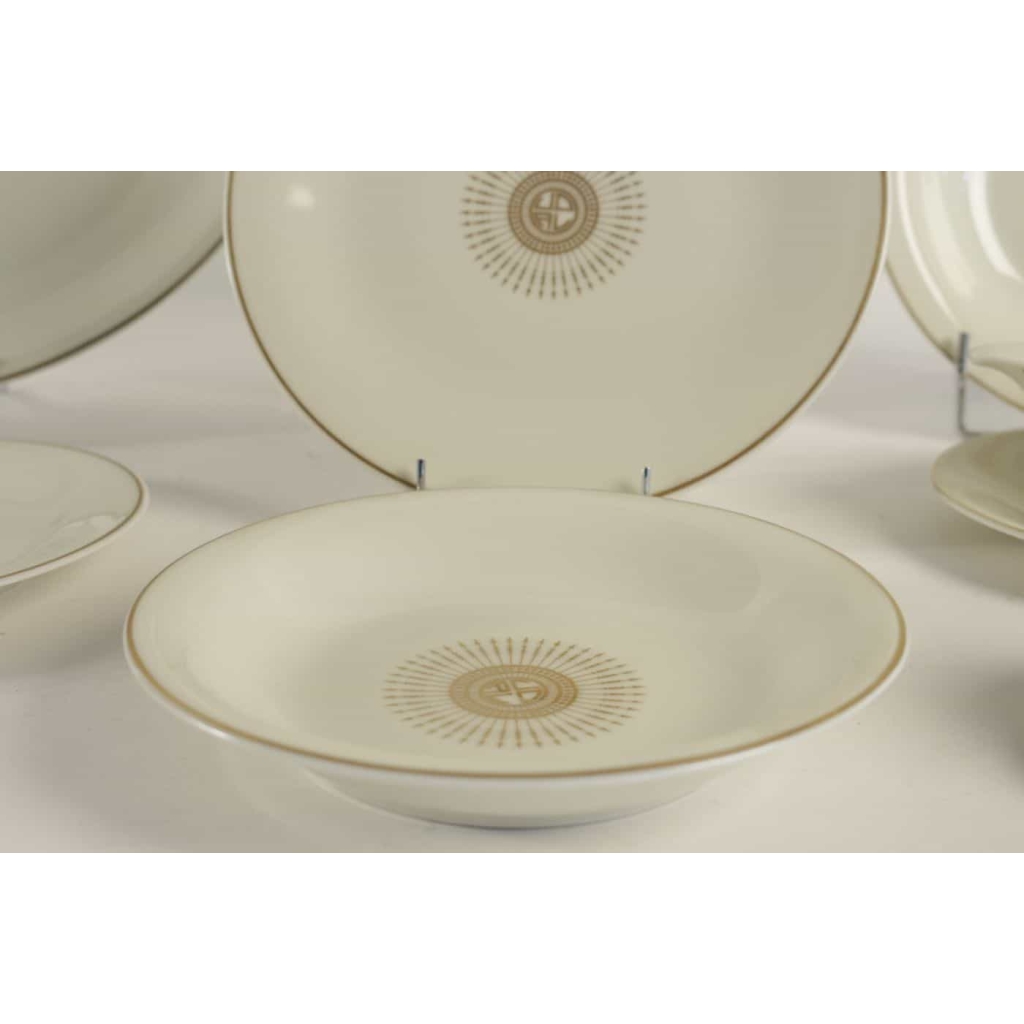 Jean LUCE (1895-1964) Partie de service de table en porcelaine blanche | Biron Jean LUCE (1895-1964) Partie de service de table en porcelaine blanche