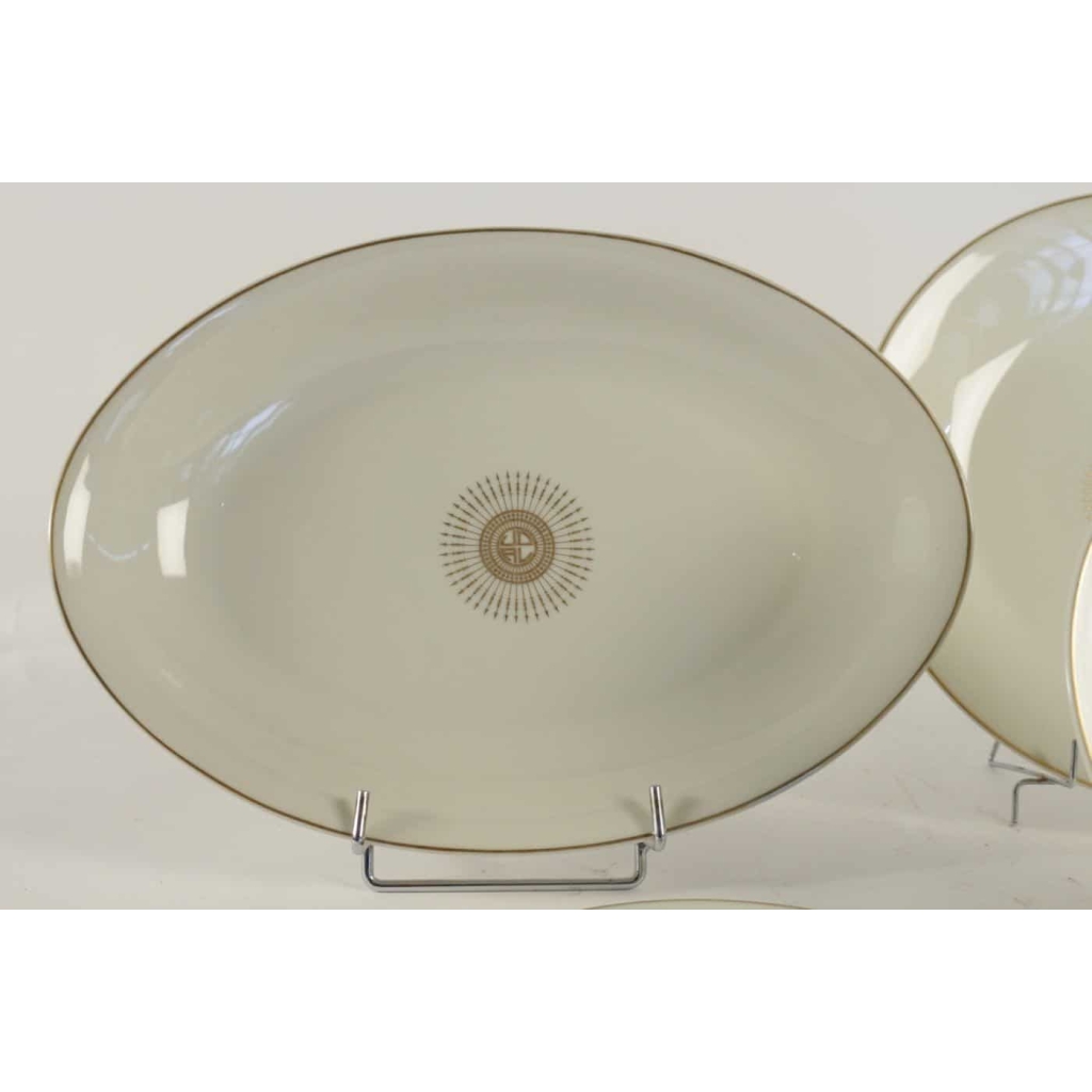 Jean LUCE (1895-1964) Partie de service de table en porcelaine blanche | Biron Jean LUCE (1895-1964) Partie de service de table en porcelaine blanche