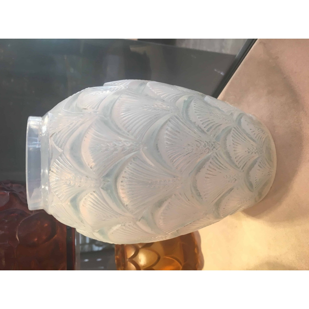 René lalique Opalescent Vase « Herblay » | Biron René lalique Opalescent Vase "Herblay"