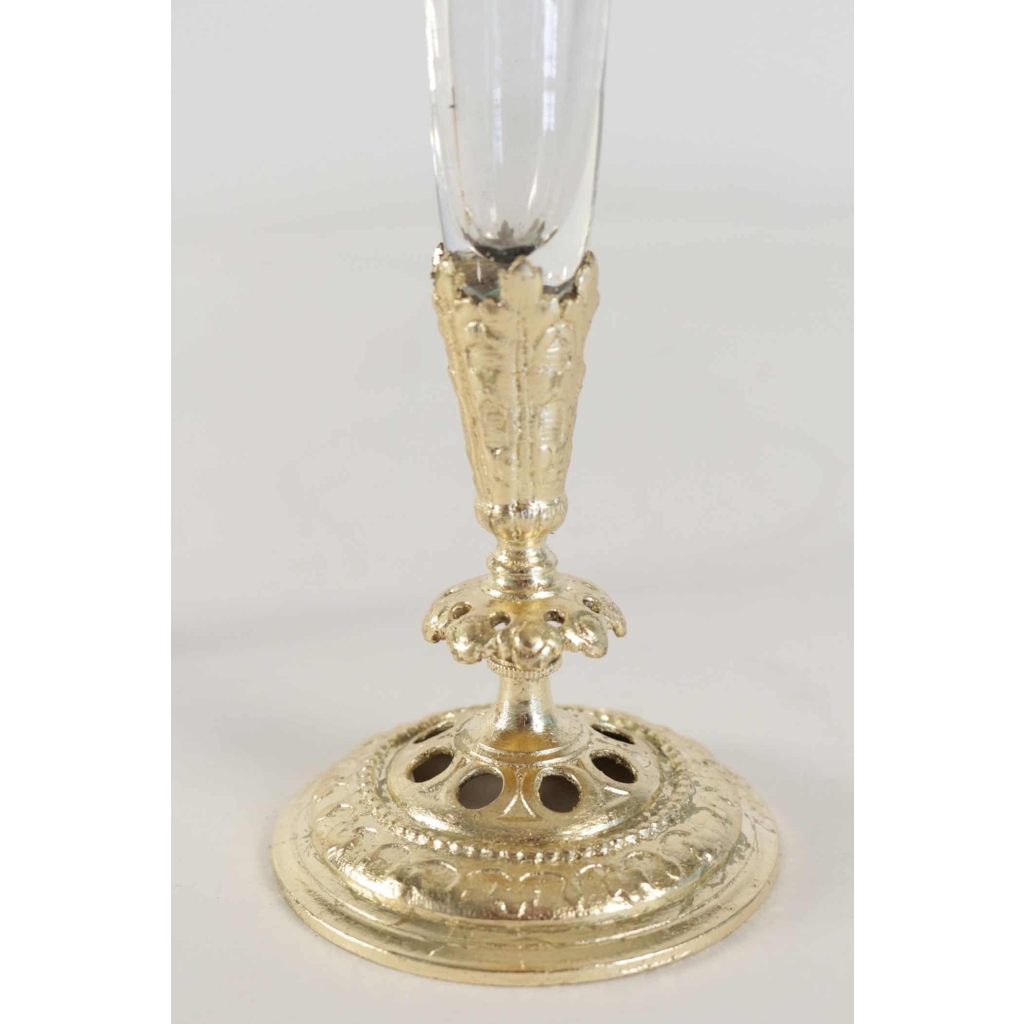 Paire de soliflores, cristal et bronze doré à la feuille d’or, XIXème siècle, époque Napoléon III | Biron Paire de soliflores, cristal et bronze doré à la feuille d'or, XIXème siècle, époque Napoléon III