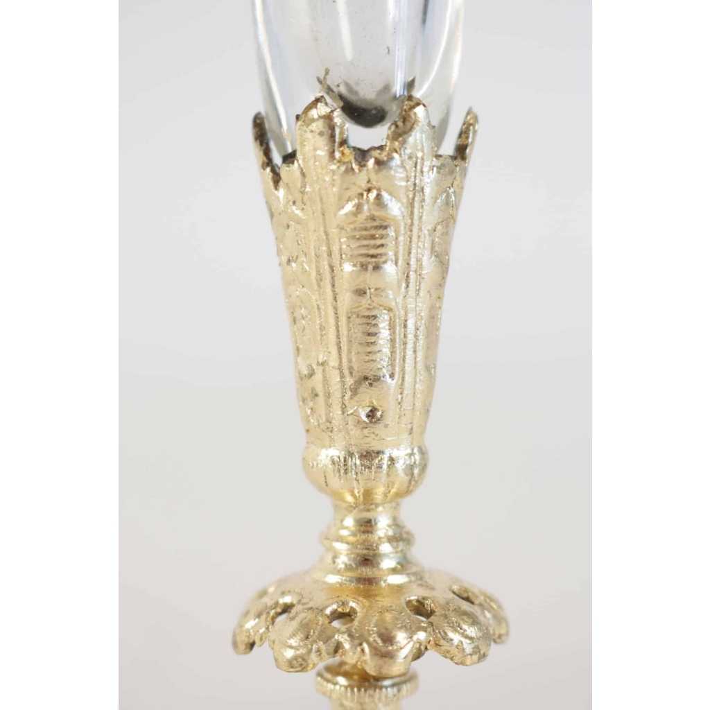 Paire de soliflores, cristal et bronze doré à la feuille d’or, XIXème siècle, époque Napoléon III | Biron Paire de soliflores, cristal et bronze doré à la feuille d'or, XIXème siècle, époque Napoléon III